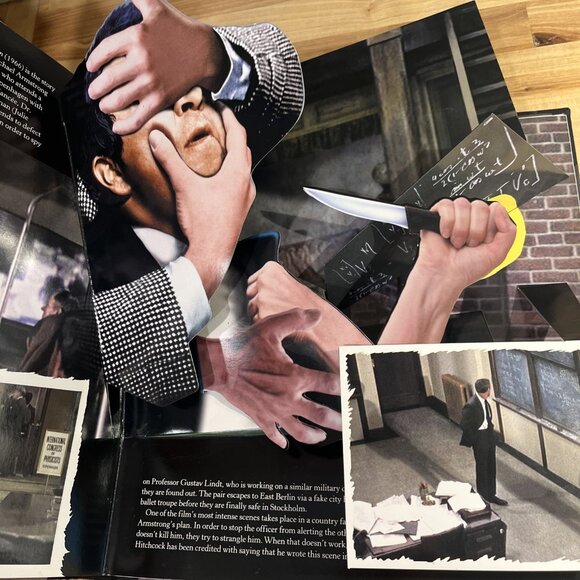 Alfred Hitchcock : The Master of Suspense: A Pop-Up Book by Kees Moerbeek - Picture 9 of 11
